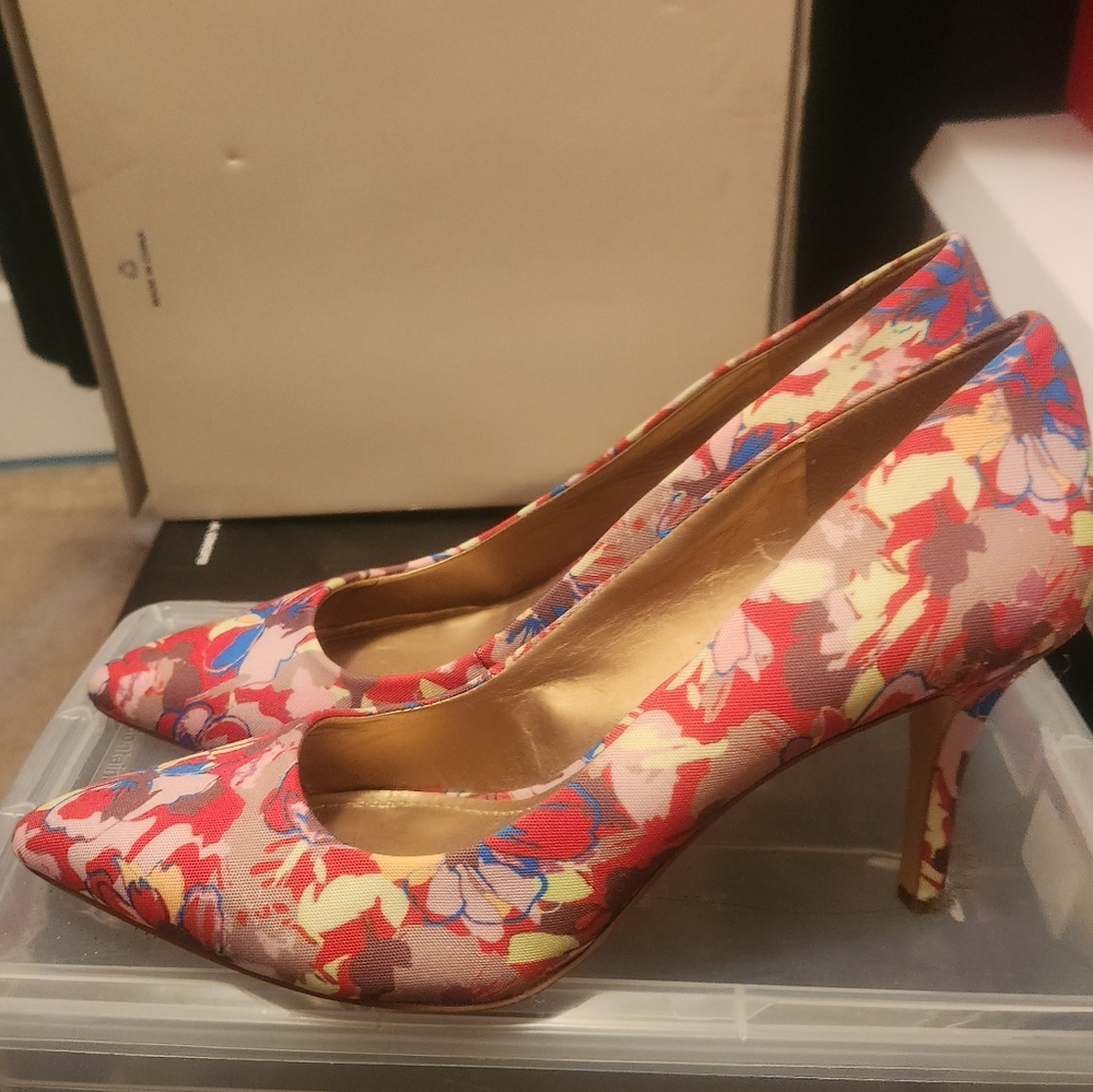 Size 10 Women floral print pump